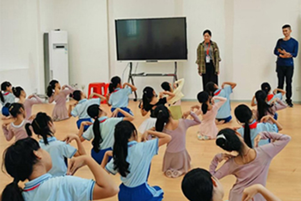 海南科技职业大学教育与音乐学院召开2024-2025学年第一学期全体教职工大会